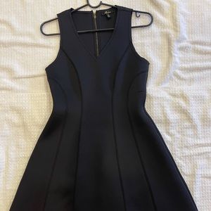 SHORT Medium sized black dress